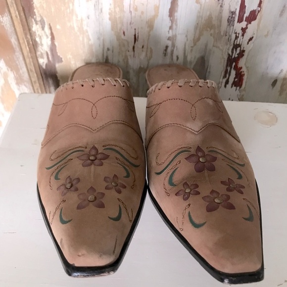 Roper Tan with red/green detailing women’s suede mules, size 8.5 - Picture 9 of 9